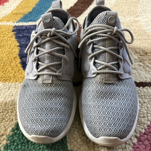 Grey women’s Nikes 6.5 - Picture 2 of 9